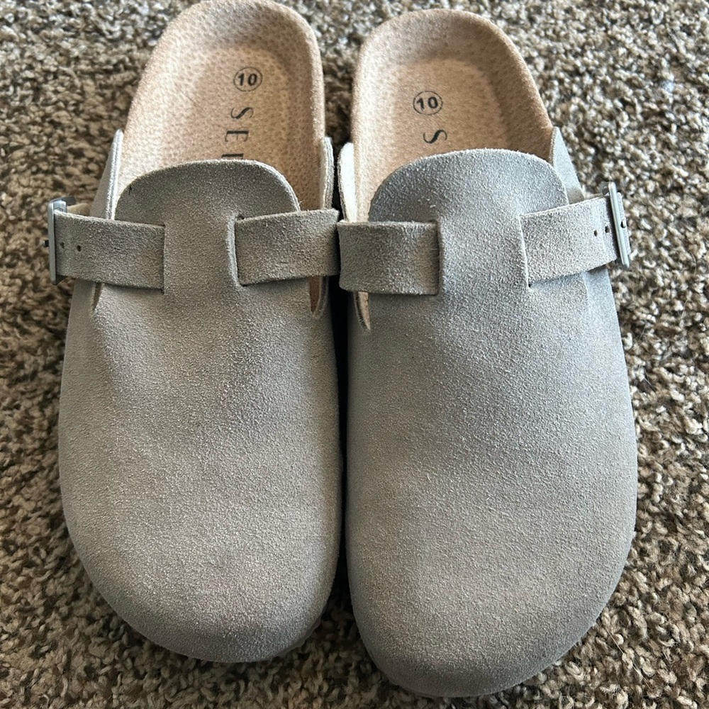 Serra slip on clogs NWOT